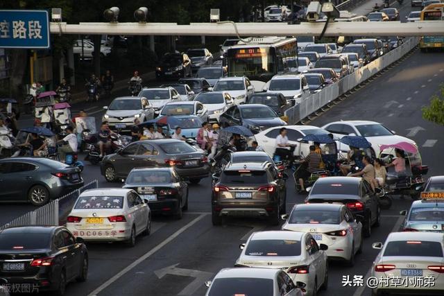 電動自行車開始限行，廣東打響第一槍。網(wǎng)友：請?zhí)娴讓尤嗣窨紤]下